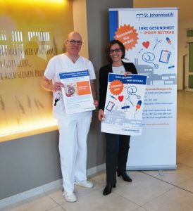 Frank Böttiger, Leitung Sektion Geriatrie (v. l.) und Ute Panske, Geschäftsführung Ev. Krankenhaus St. Johannisstift und Vorstand freuen sich auf die Fortführung der Veranstaltungsreihe „Ihre Gesundheit – Unser Beitrag“. FOTO: ST. JOHANNISSTIFT