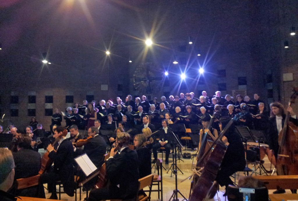 Konzert 2016: Damals waren dabei die Solistin Ascelina Klee (Alt), die Kantorei Bad Driburg, der Kammerchor Marsberg und das Bohemia Sinfonieorchester Prag. FOTO: ELISABETH AFFANI