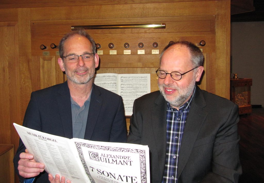 Beitrag für die neue Orgel: Michael Kleine (l.) und Thomas Schulze-Athens luden zu zwei Konzerten ein.
