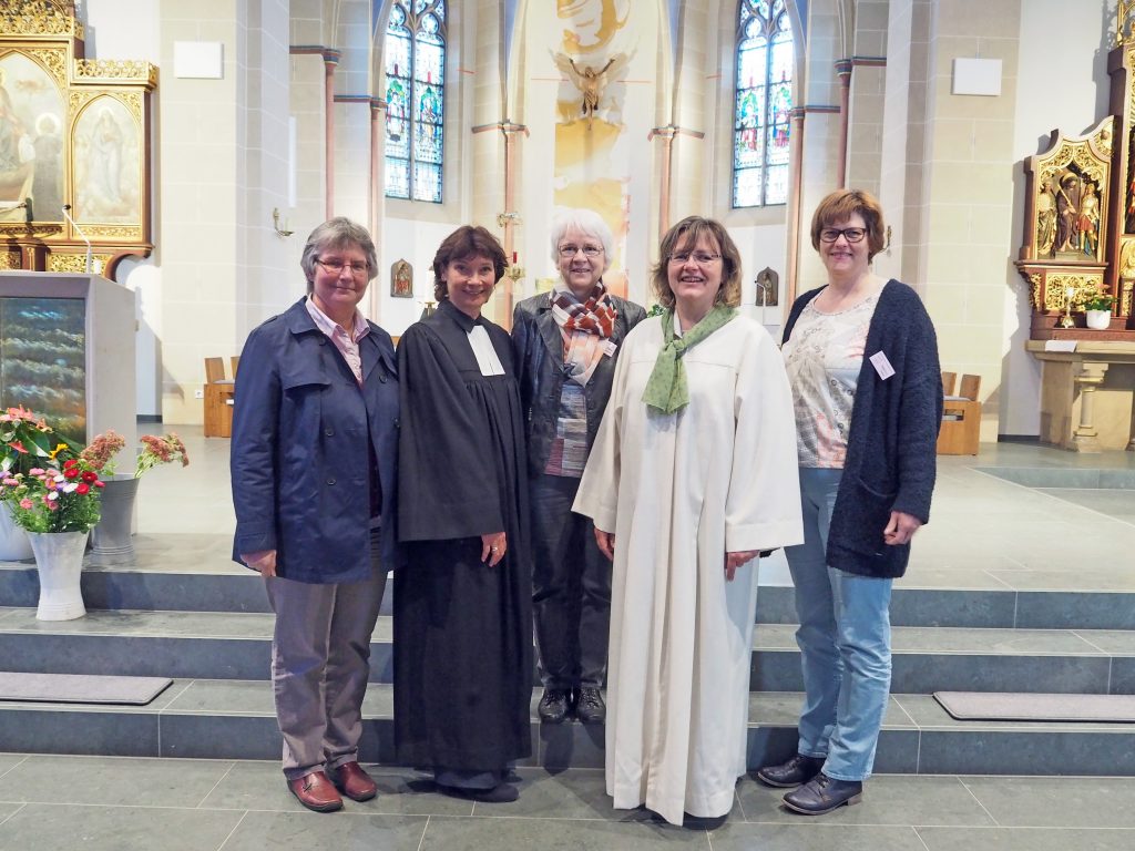 Das Vorbereitungsteam des Ökumenischen Frauentages (von links): Maria Schleyer, Pfarrerin Heidrun Greine, Irene Glaschick, Annette Wagemeyer und Ingeborg Knust. FOTO: PRIVAT