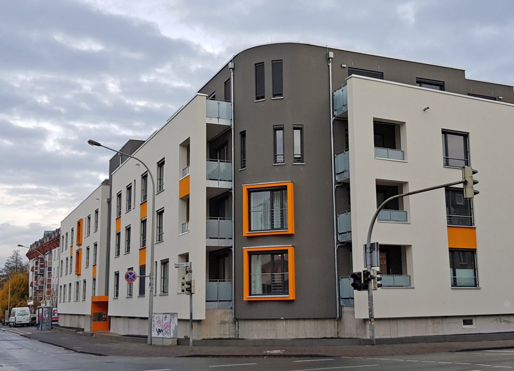 Markant: Das Carl-Böttner-Haus an der Ecke Fürstenweg/Reumontstraße bietet neue lebenswerte Räume für ältere Menschen. Foto. St. Johannisstift