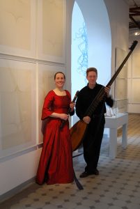 Das Barockduo „La Vigna“ aus Dresden mit Theresia Stahl (Blockflöten) und Christian Stahl (Laute/Theorbe) ist am 29. Dezember in Bad Driburg zu Gast.