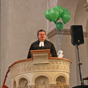 Vertrauen braucht die Gemeinschaft anderer, machte Prof. Harald Schroeter-Wittke in seiner Predigt deutlich. FOTO: EKP/HEIDE WELSLAU