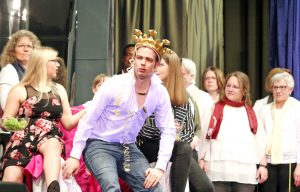 Einmal ein König sein: Reinhard Wappler spielt und singt die Hauptrolle. FOTO: BURKHARD BATTRAN