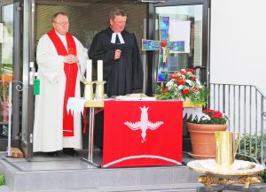 Feierten mit 400 Christinnen und Christen den 3. ökumenischen Gottesdienst am Pfingstmontag in Paderborn: Pastor Andreas Schottek (links) und Pfarrer Gunnar Grahl. FOTO: KIRCHENGEMEINDE