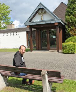 In einer Zeit des Umbruchs und Aufbruchs fühlt sich Felix Klemme in der Evangelisch-Lutherischen Kirchengemeinde Elsen als Gemeindepfarrer zur richtigen Zeit am richtigen Ort. FOTO: EKP/HEIDE WELSLAU