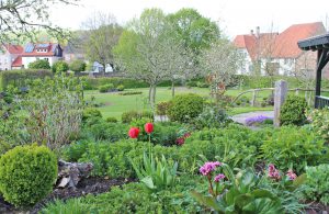 Der Lebensgarten in Amelunxen, hier ein Frühlingsbild, steht am 7. Juli in der Reihe „Offene Gärten im Dreiländereck“ im Mittelpunkt. FOTO: LEBENSGARTEN