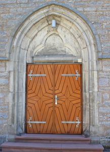 Kreuzkirche, durch das unzählige Gläubige eingetreten sind. FOTO: HEIDE WELSLAU