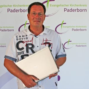 Ist auch im Internet mit Predigten präsent: Pfarrer Kai-Uwe Schroeter. FOTO: HEIDE WELSLAU