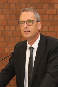 Ulf Schlüter, Vizepräsident der Evangelischen Kirche von Westfalen, lud zur Auseinandersetzung mit dem Thema Abschied und Sterben ein. Foto: EKP/Oliver Claes