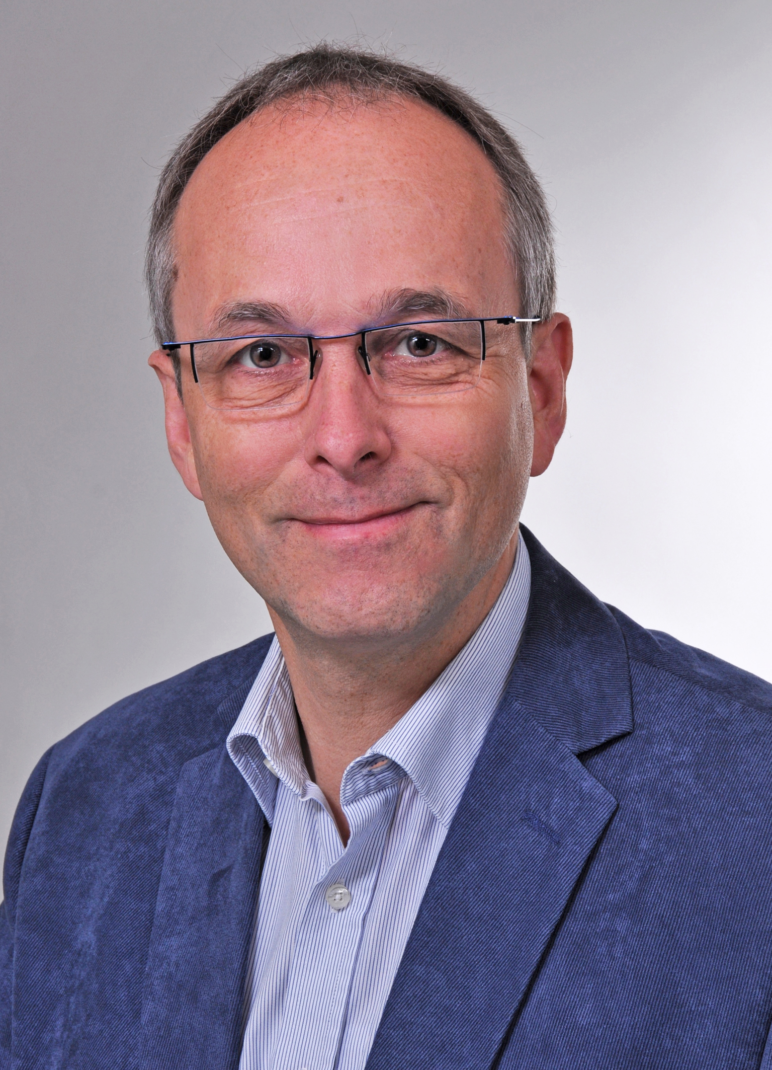 Christoph Röthemeyer, zuletzt Schulpfarrer, wechselt zum Kirchenkreis Lübbecke, wo er in zwei Gemeinden als Seelsorger tätig sein wird. FOTO: PRIVAT