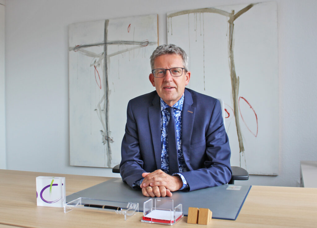 Plädiert für eine gute Mischung gewohnter und medialer Gottesdienstformen: Superintendent Volker Neuhoff, Evangelischer Kirchenkreis Paderborn. Foto: EKP/Heide Welslau