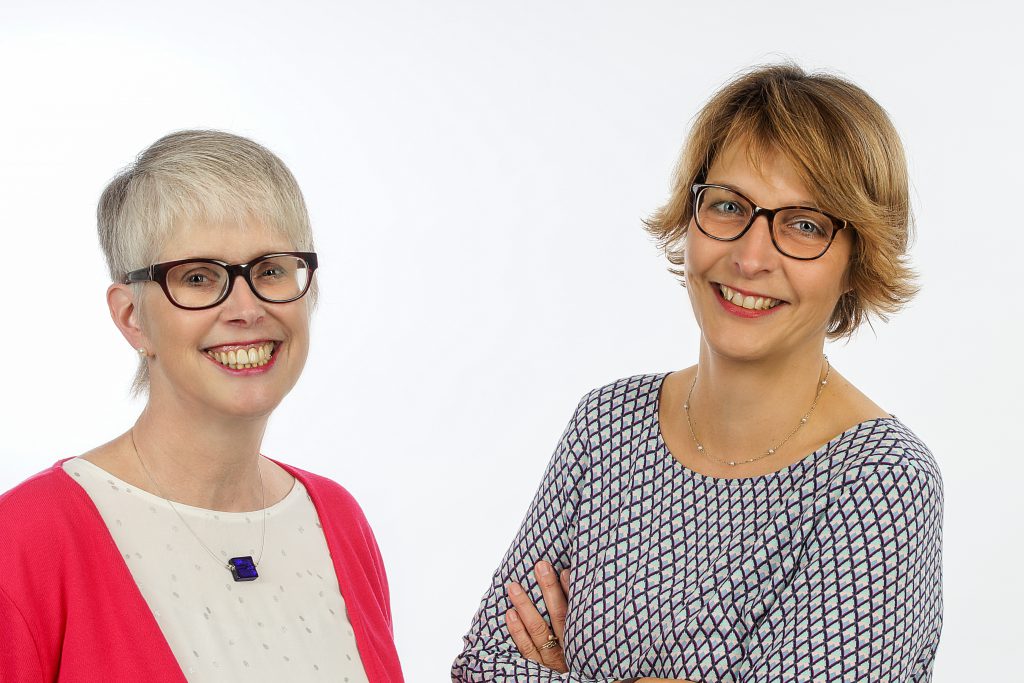 Leiten die Telefonseelsorge Paderborn: Monika Krieg, Leiterin; (links) und Pfarrerin Dorothea Wahle-Beer, stellv. Leitung (r.). Foto: Telefonseelsorge