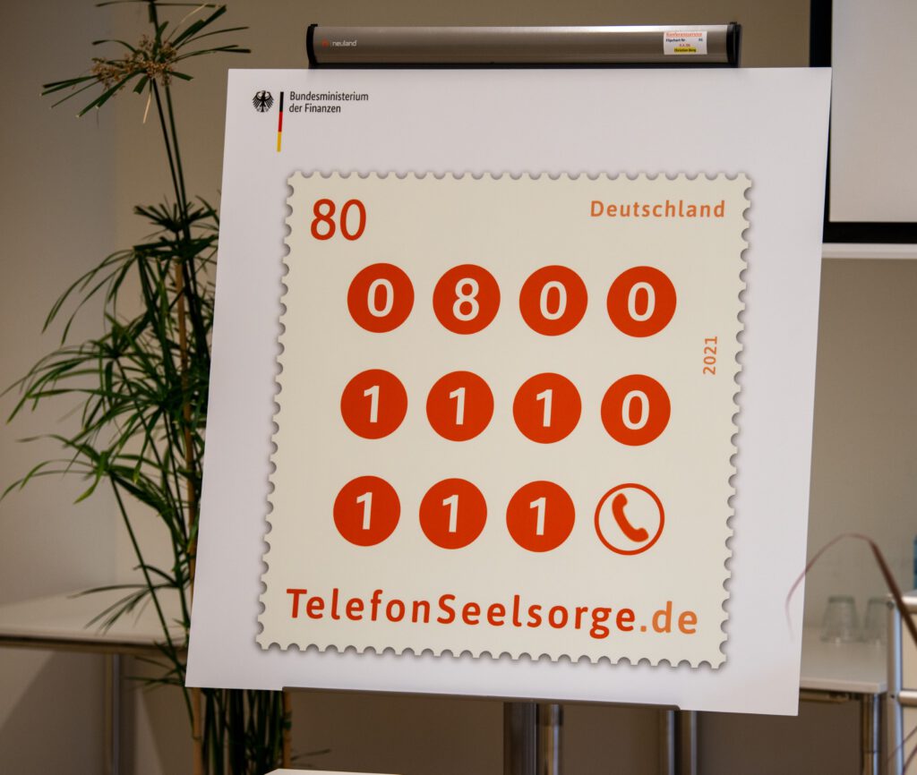 Die Sonderbriefmarke mit der Telefonnummer der Telefonseelsorge 0800-111-0-111. Foto: Telefonseelsorge Deutschland
