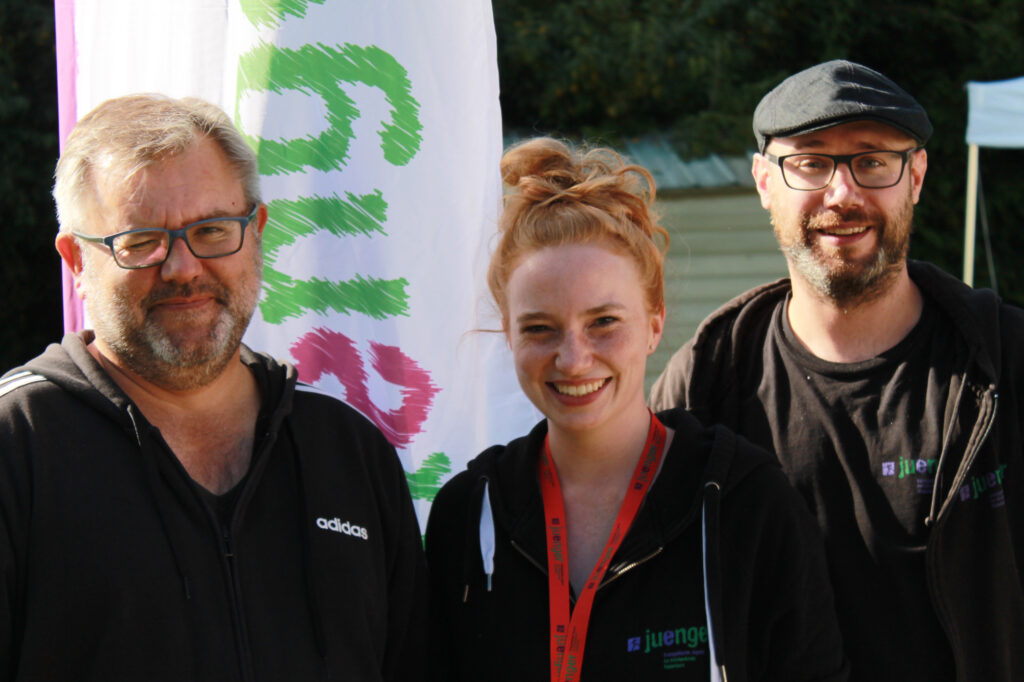 Seit den ersten JVVs dabei: (v. l.) Burkhardt Nolte, Lisa Timmerberg und Hendrik Zernke. Foto: Evangelische Jugend