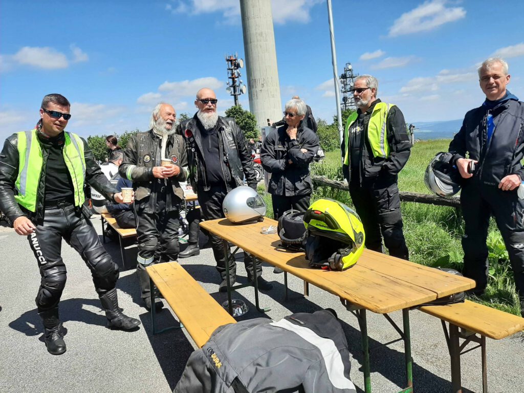 An den Gottesdienst für Motorradfreund*innen in Borchen schließt sich wieder eine Ausfahrt ins Sauerland an. Foto: Privat/Archiv
