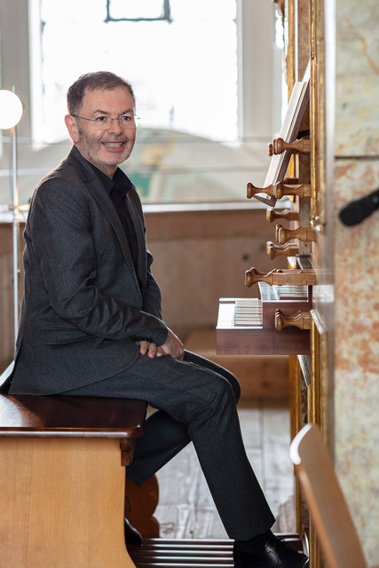 Der Organist Franz Raml, Leiter des namhaften Hassler-Consorts, spielt Pfingstmontag, 6. Juni, auf zwei historischen Orgeln im Kreis Höxter. Foto: Privat