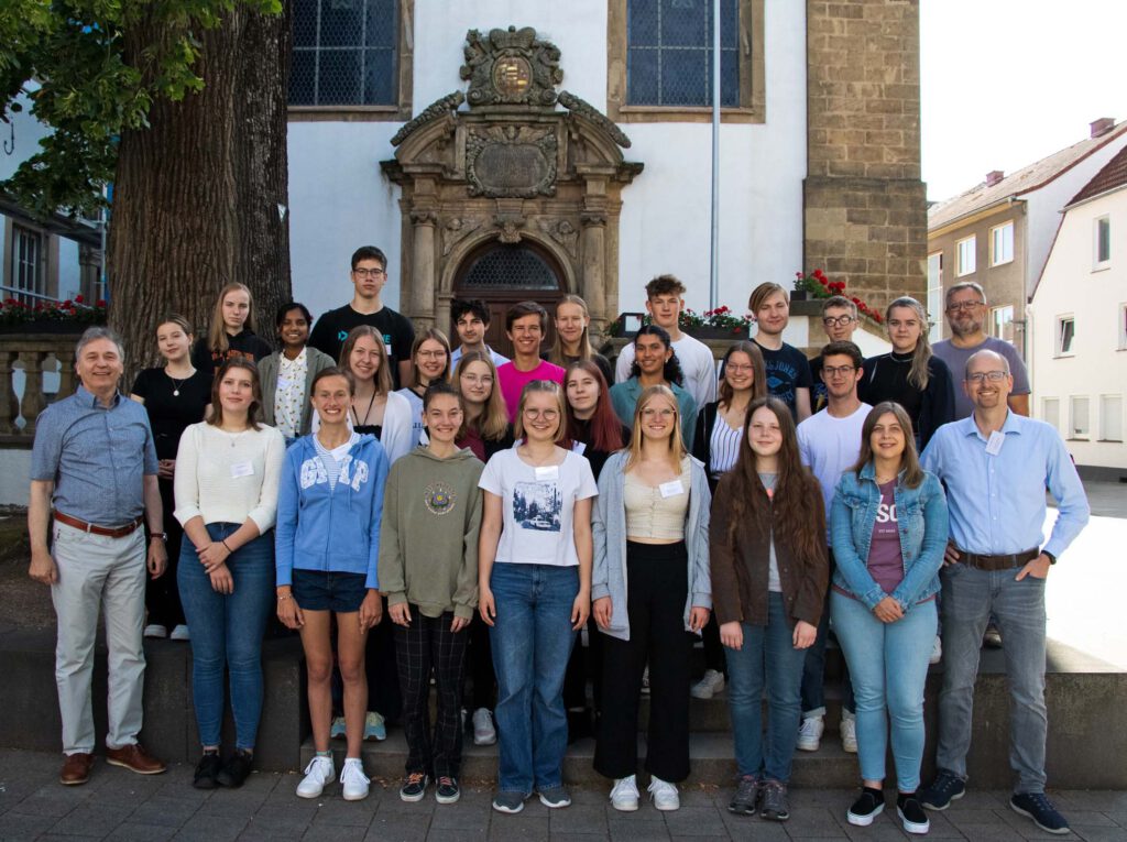 Teilnehmende und Veranstaltende der ersten ökumenischen Reli-Akademie im Bildungshaus Liborianum in Paderborn. Foto: Theresa Oesselke/Erzbistum Paderborn