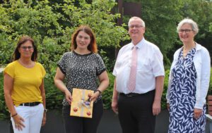 Verabschiedung: (v. l.) Ulrike Freitag-Friedrich, Deniz Yildiran, Claus-Jürgen Reihs und Almuth Reihs-Vetter. Foto: EKP