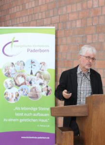 Das flächendeckende Netz der Volkskirche wird es in Zukunft nicht mehr geben können, davon ist Prof. Dr. Traugott Jähnichen überzeugt. Foto: EKP/Oliver Claes