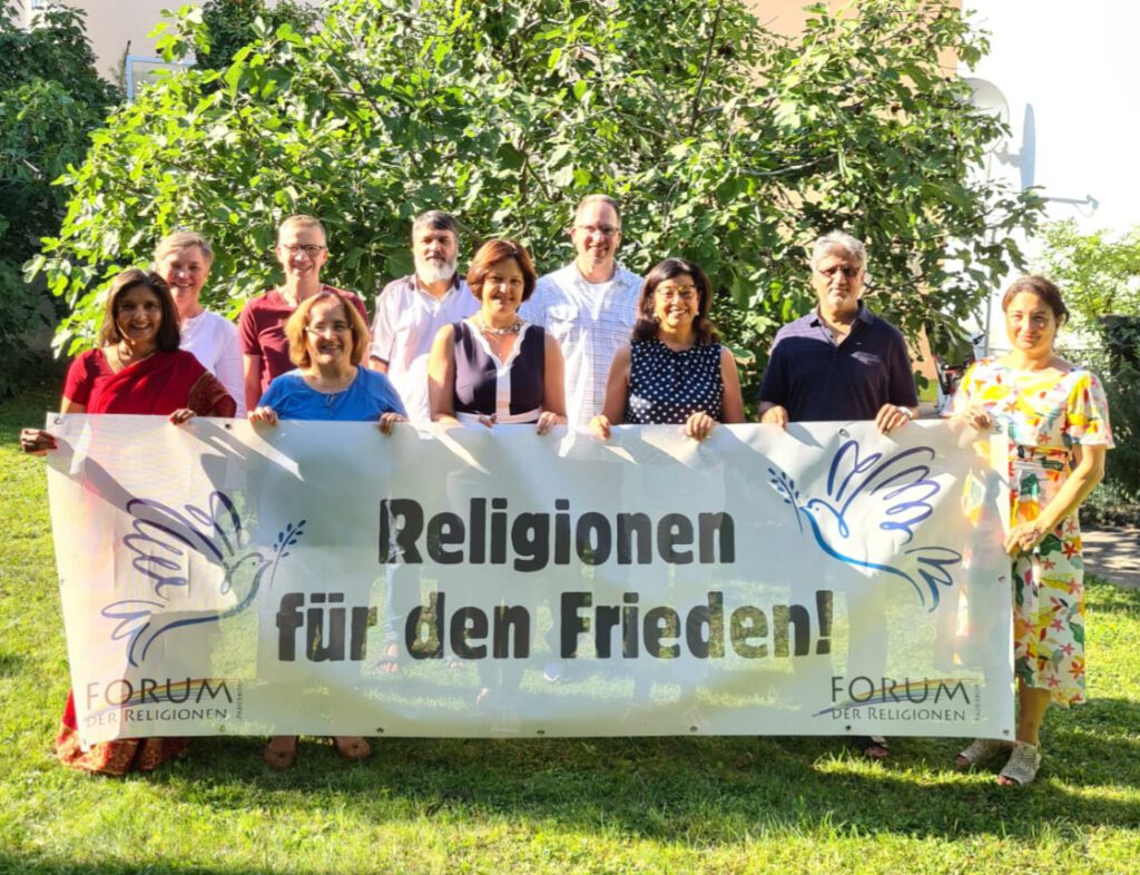 Die Mitglieder des Forums der Religionen Paderborn wollen durch die Interkulturelle Woche insbesondere ein starkes Zeichen für den Frieden setzen Foto: Forum der Religionen
