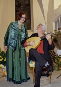 Das Künstlerduo Sabine Loredo Silva (Gesang) und Ulf Dressler (Laute) entführt sein Publikum in die musikalische Welt der Renaissance und des Frühbarock. Foto: Privat