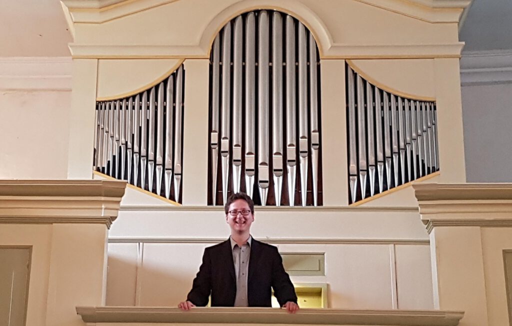 Kreiskantor Florian Schachner bietet den Orgelschnuppertag an. Foto: Privat