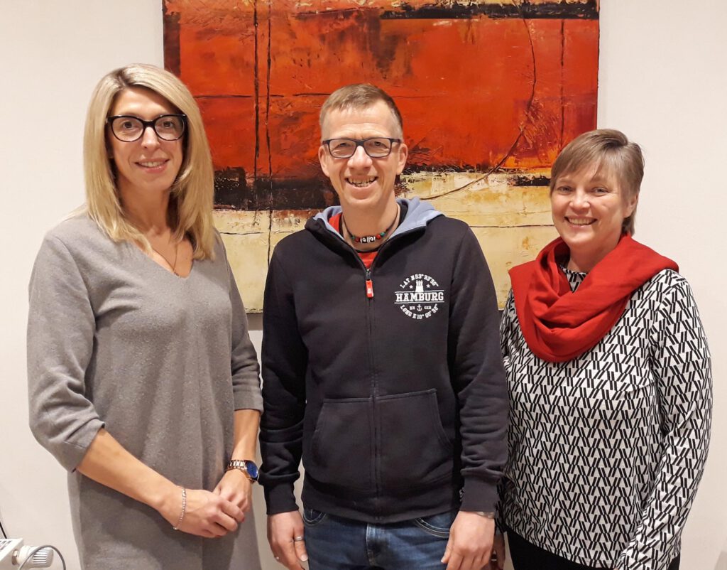 Das neue Sprecherteam des Forums der Religionen Paderborn: (v. l) Xenia Nickel, Thomas Kemper und Antje Lütkemeier.Foto: Forum der Religionen 