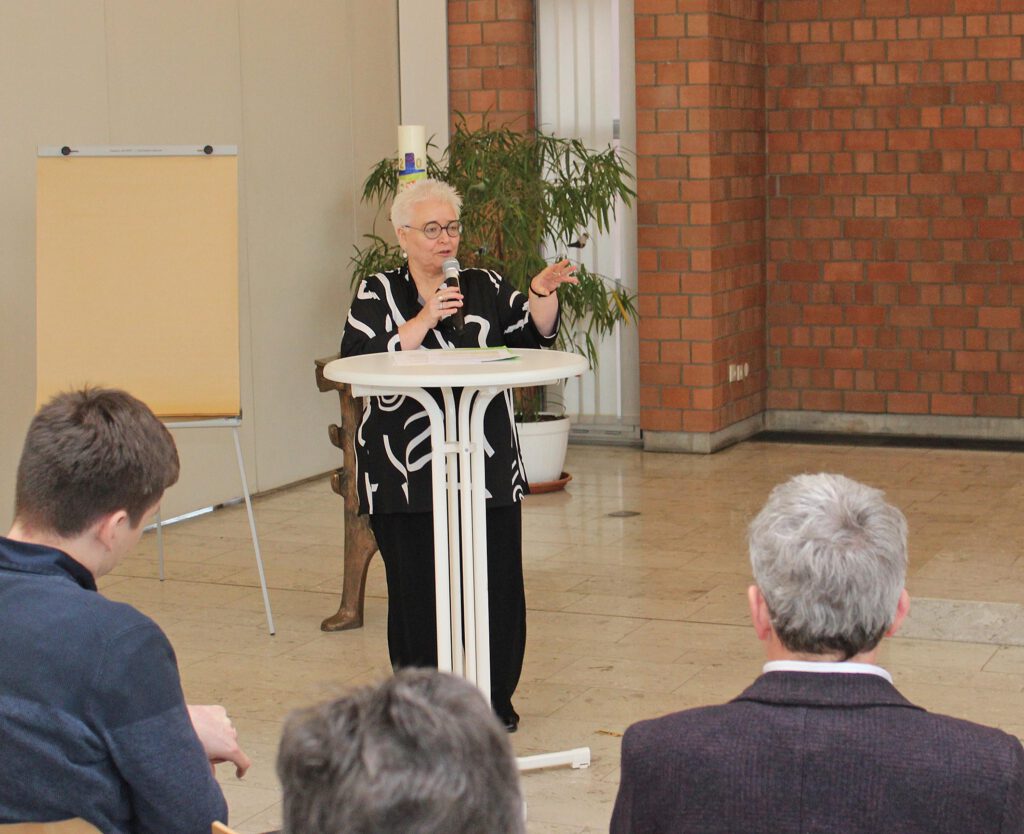 „Kirche muss Raum bieten für Begegnung in der Mitte der Gesellschaft“, sagte Sigrid Beer, langjährige Landtagsabgeordnete aus Paderborn und Mitglied der Kirchenleitung der Evangelischen Kirche von Westfalen (EKvW). Foto: EKP/Oliver Claes