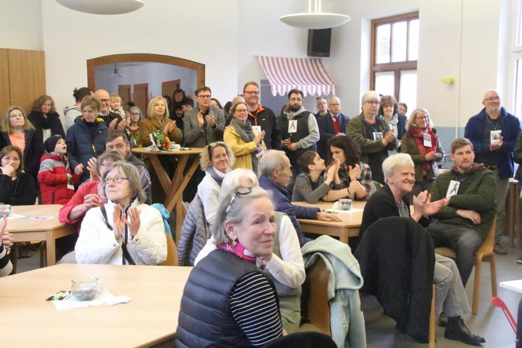 Das Interesse bei der offiziellen Eröffnungsfeier ist groß.Foto: Burkhard Battran 