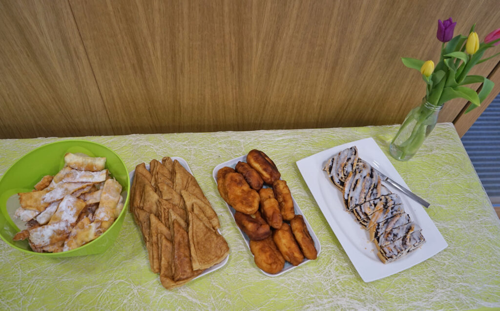 Die Eltern hatten für das gemeinsame Frühstück Köstlichkeiten aus vielen verschiedenen Ländern zubereitet.Foto: Silke Riethmüller 