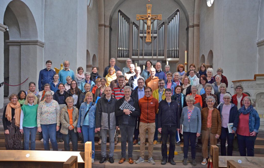 Abdinghofkantorei und Westfälische Kantorei freuen sich am Probentag auf das anstehende Konzert.Foto: Eckhard Düker