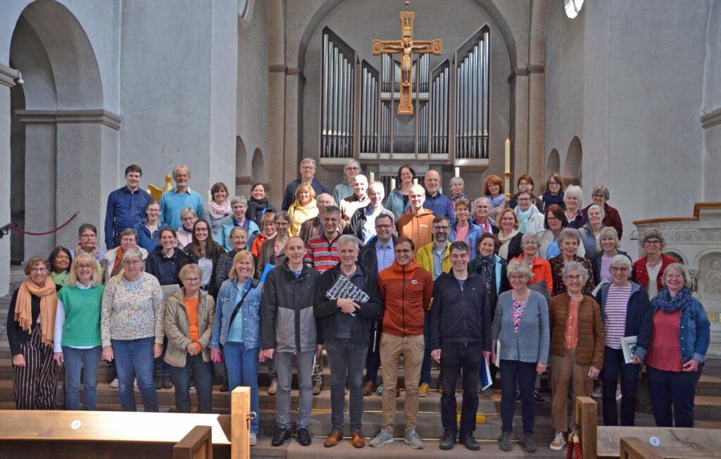 Abdinghofkantorei und Westfälische Kantorei freuen sich am Probentag auf das anstehende Konzert.Foto: Eckhard Düker 