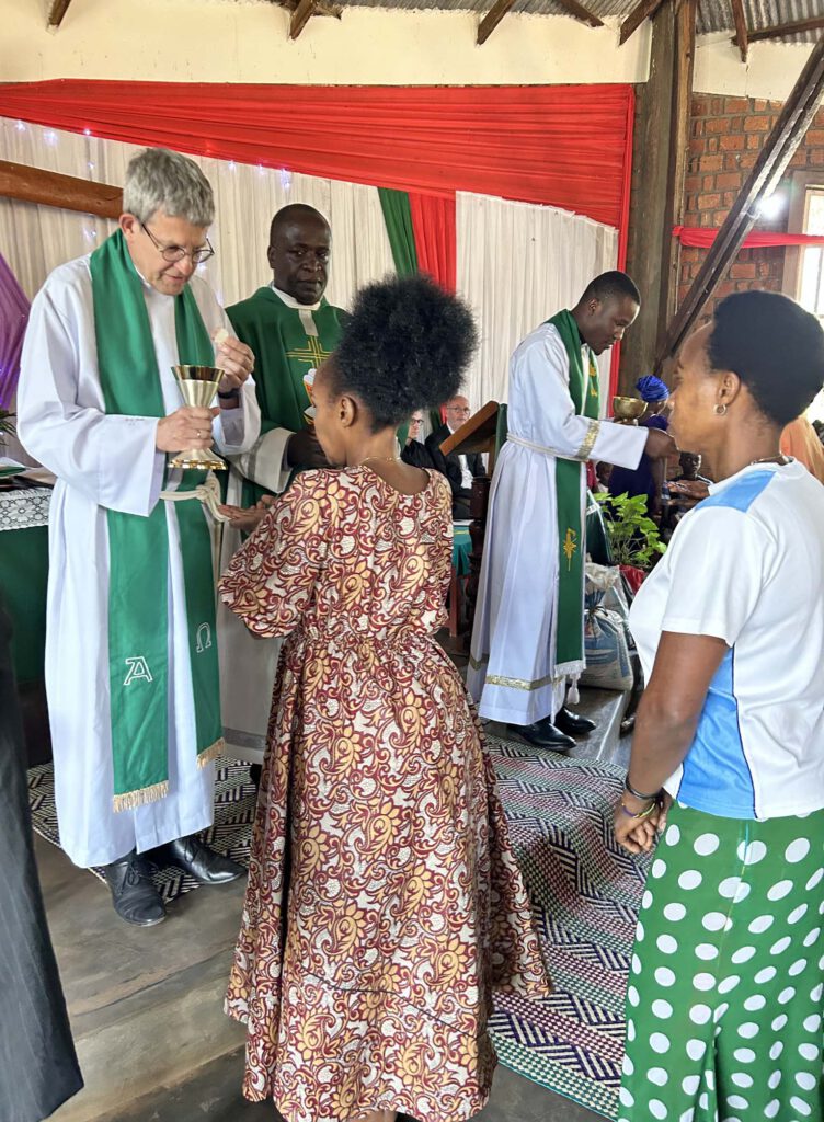 Beim Sonntagsgottesdienst in der Kirche in Ilemera.Foto: Tansania Delegation 
