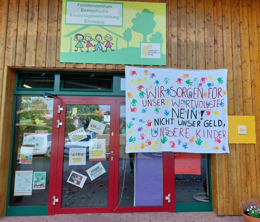 Bunter Protest an der evangelischen Kita Emmaus in Brakel.Foto: Kita Emmaus Brakel
