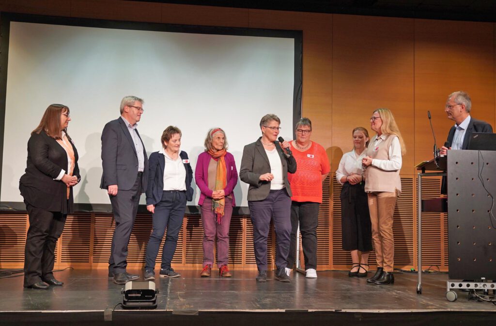 Die „TeamGEIST“-Preisverleihung für das Projekt „Gastliche Herberge“ der evangelischen Kirchgemeinde in Borchen.Foto: Kathrin Bennemann“ 