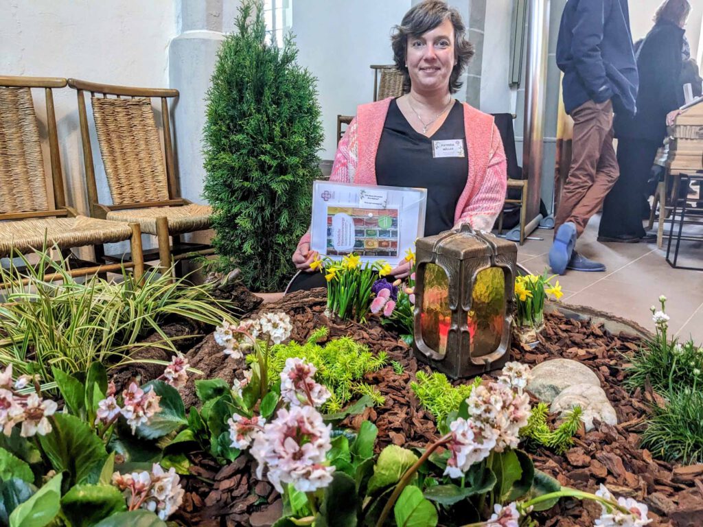 Organisatorin Pfarrerin Patrizia Müller auf der Beerdigungsmesse.