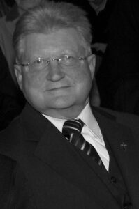 Portrait Pfarrer Heinz-Peter Moosburger.