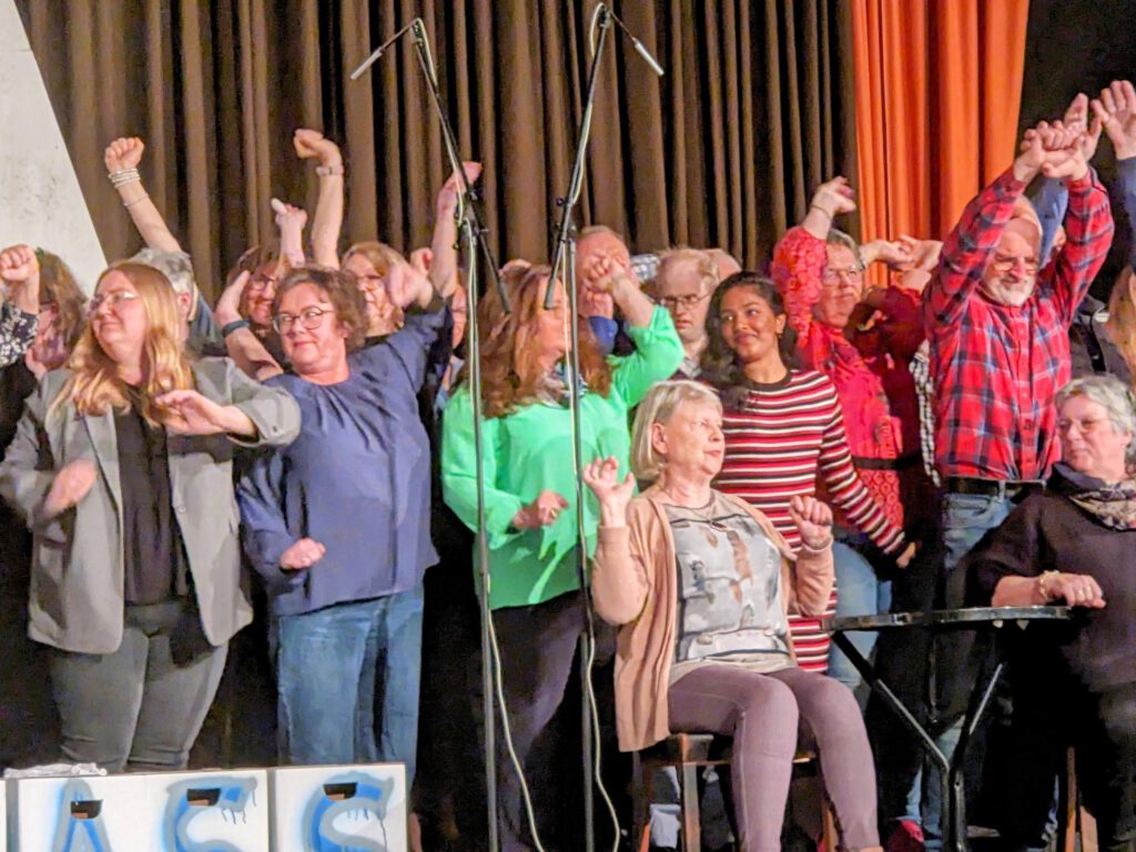 Der Chor im Musical "The Message".