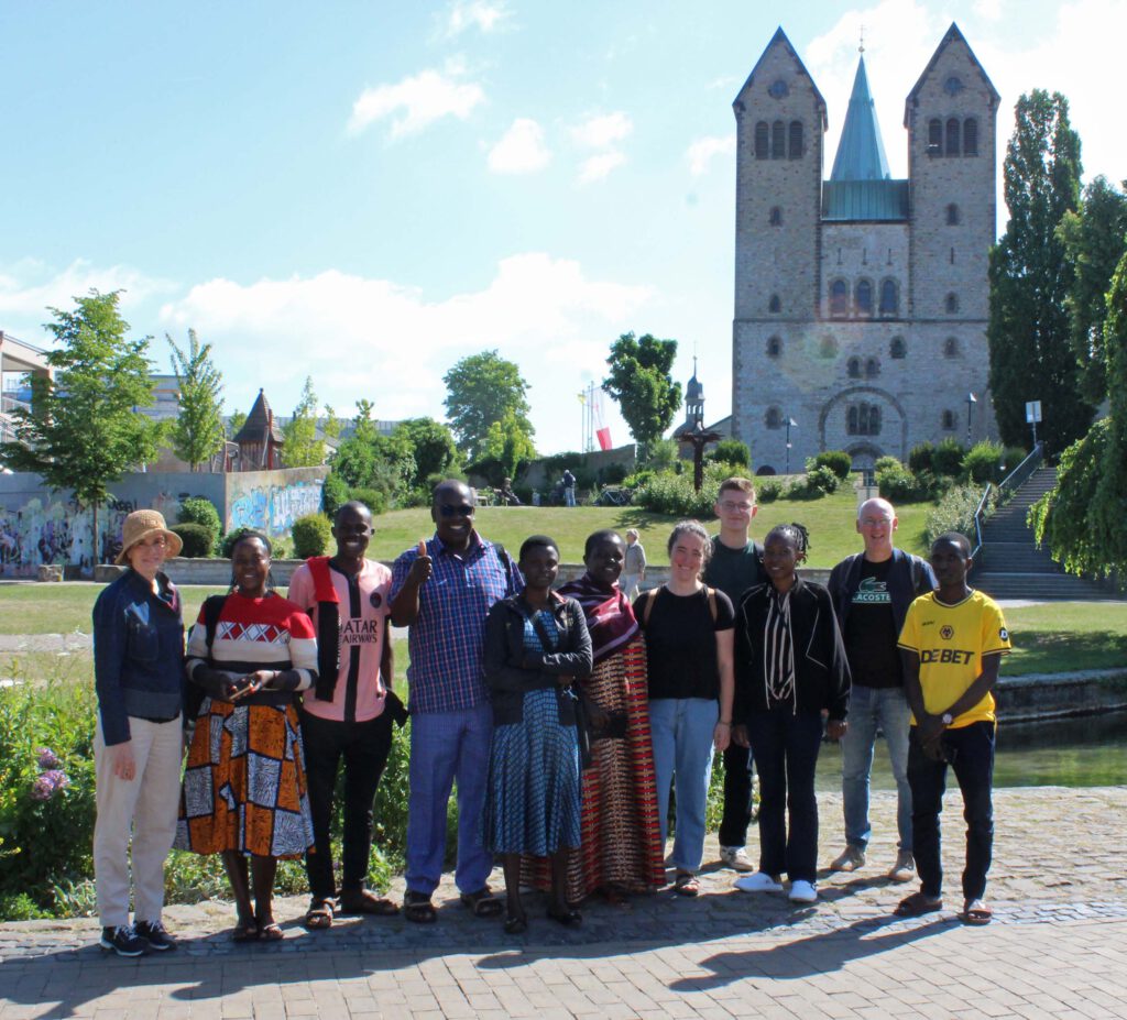 Stadtrundgang in Paderborn mit den Gästen aus Tansania.