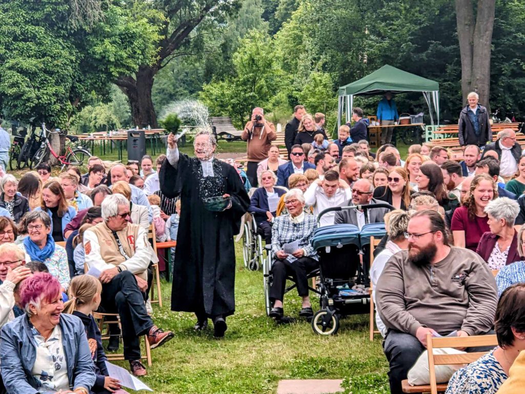 Gottesdienst beim Tauffest in Höxter.