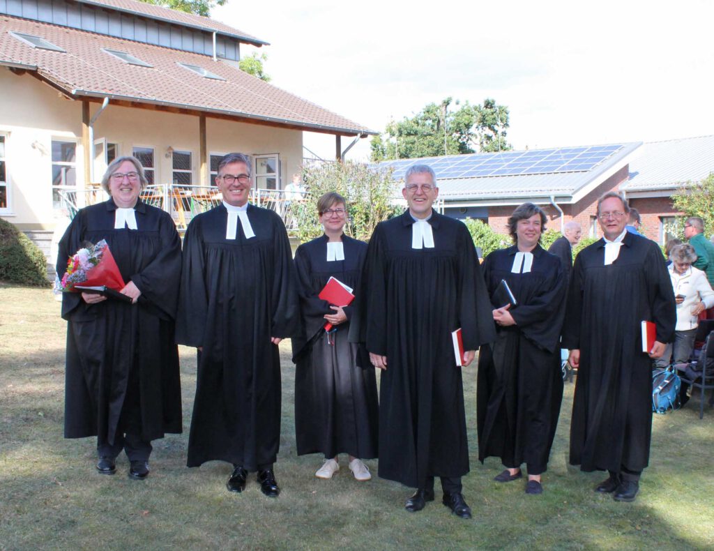 Die Pfarrpersonen, die am Gottesdienst beteiligt waren.