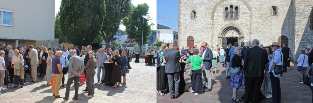 Reihe von zwei Fotos mit Menschen im Gespräch auf dem Platz vor einer Kirche.